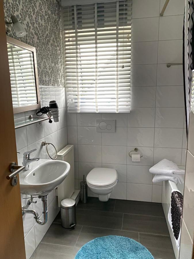 Moellenbecks Messewohnungen Ratingen Esterno foto